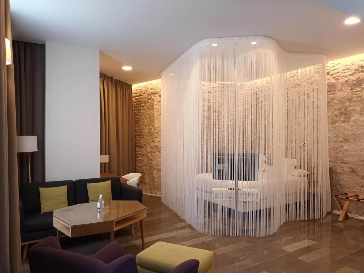 Torre Homenaje Historical Suites Севилья Экстерьер фото