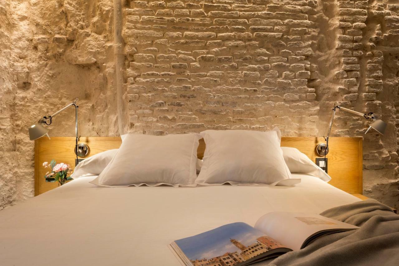 Torre Homenaje Historical Suites Севилья Экстерьер фото